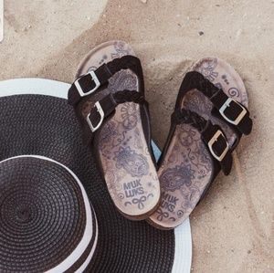 MUK LUKS Juliette Women's Sandals in Chocolate